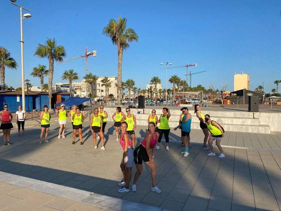 La Piscina Municipal de Adra invita a practicar zumba
