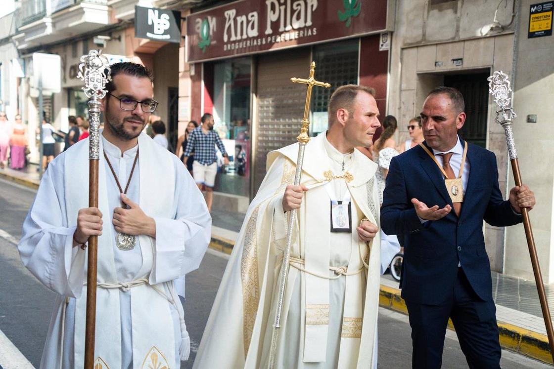 La Virgen del Carmen se asoma a la bahía abderitana