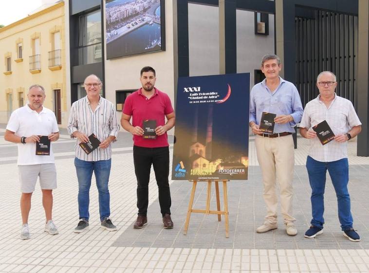Adra busca su mejor 'foto de perfil'