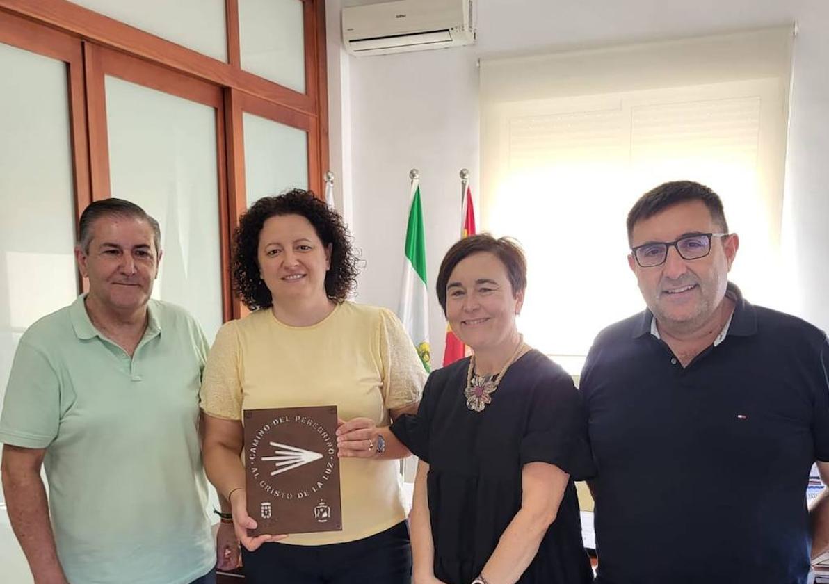 Balanegra guía al peregrino hacia el Cristo de la Luz