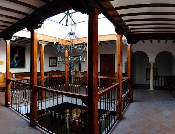 Fondón surte de energía limpia al Palacio de Las Godoyas y a la residencia