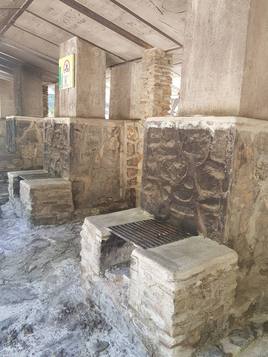 El Nacimiento adecenta su zona de barbacoas