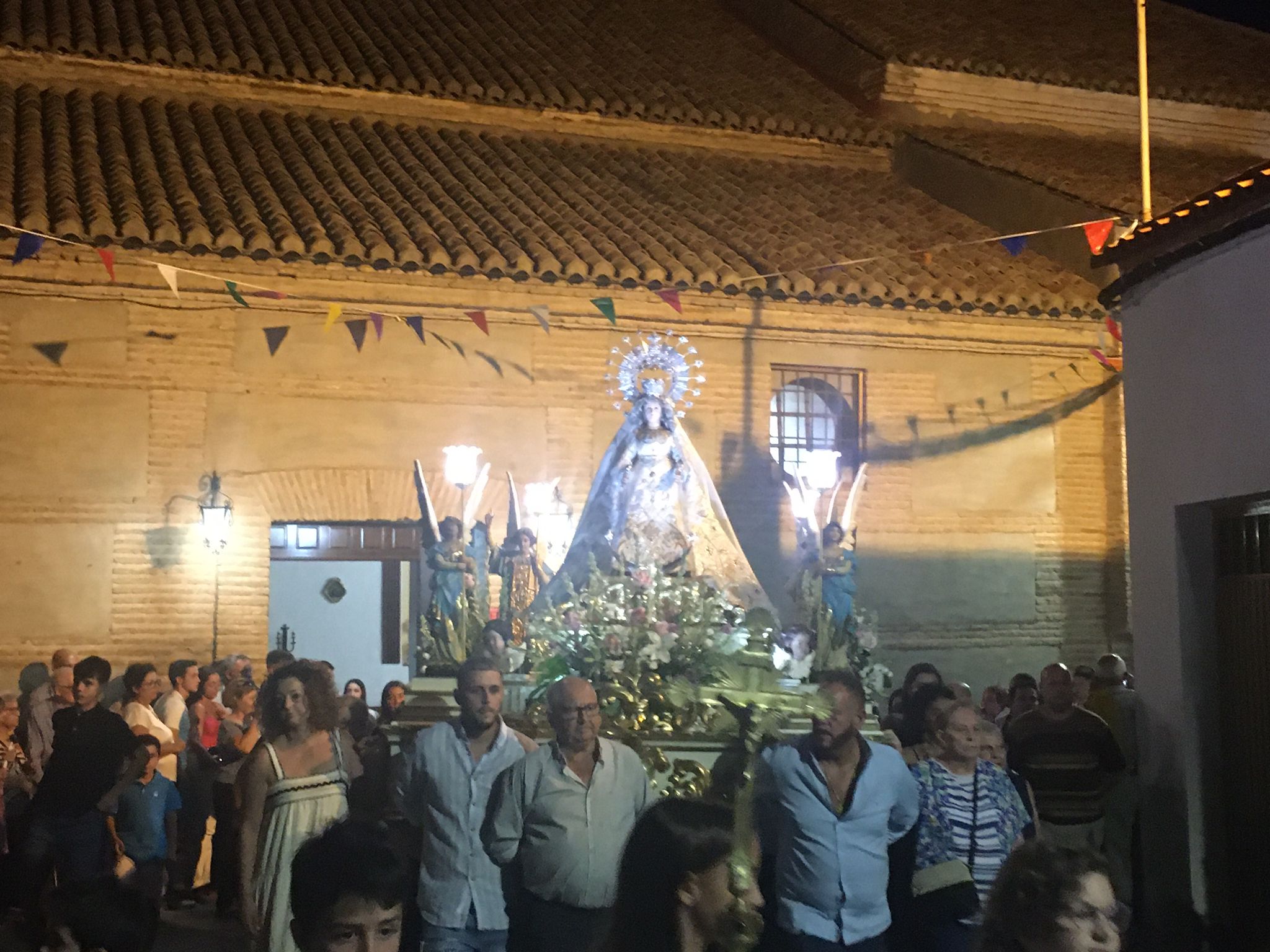 Fuente Victoria saca su fe en procesión