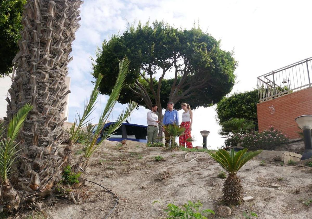 Adra rehabilitará el entorno de su edificio más icónico