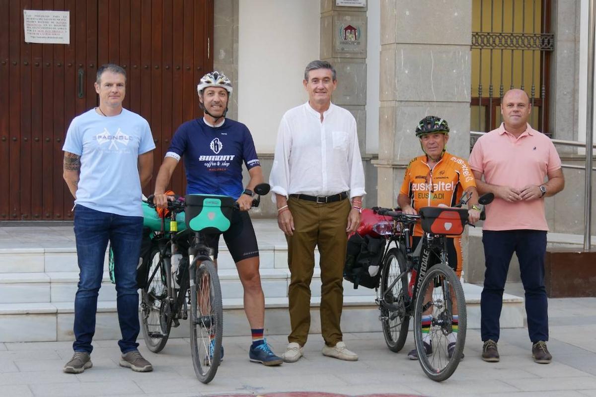 La 'Vuelta a Andalucía en silencio' hace parada en Adra