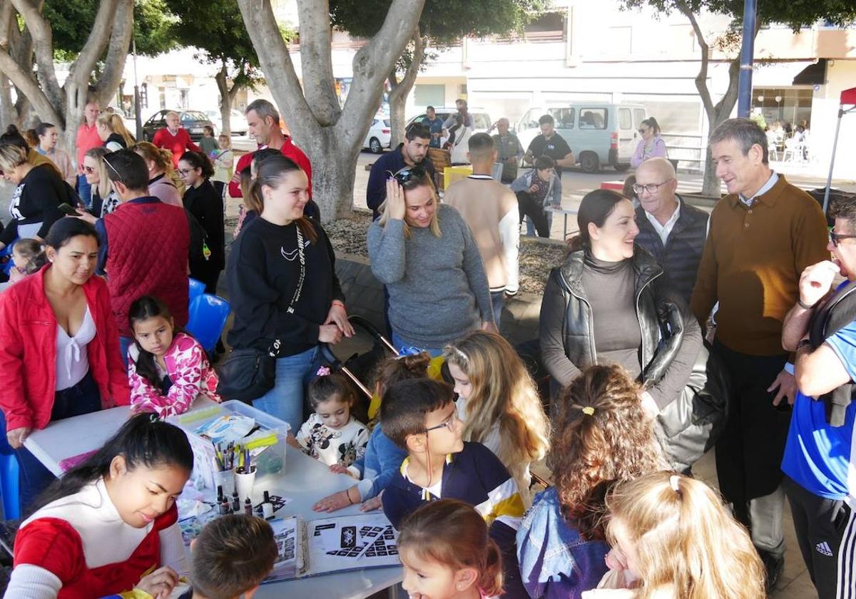 Adra celebra el Día de la Infancia y la Adolescencia en familia