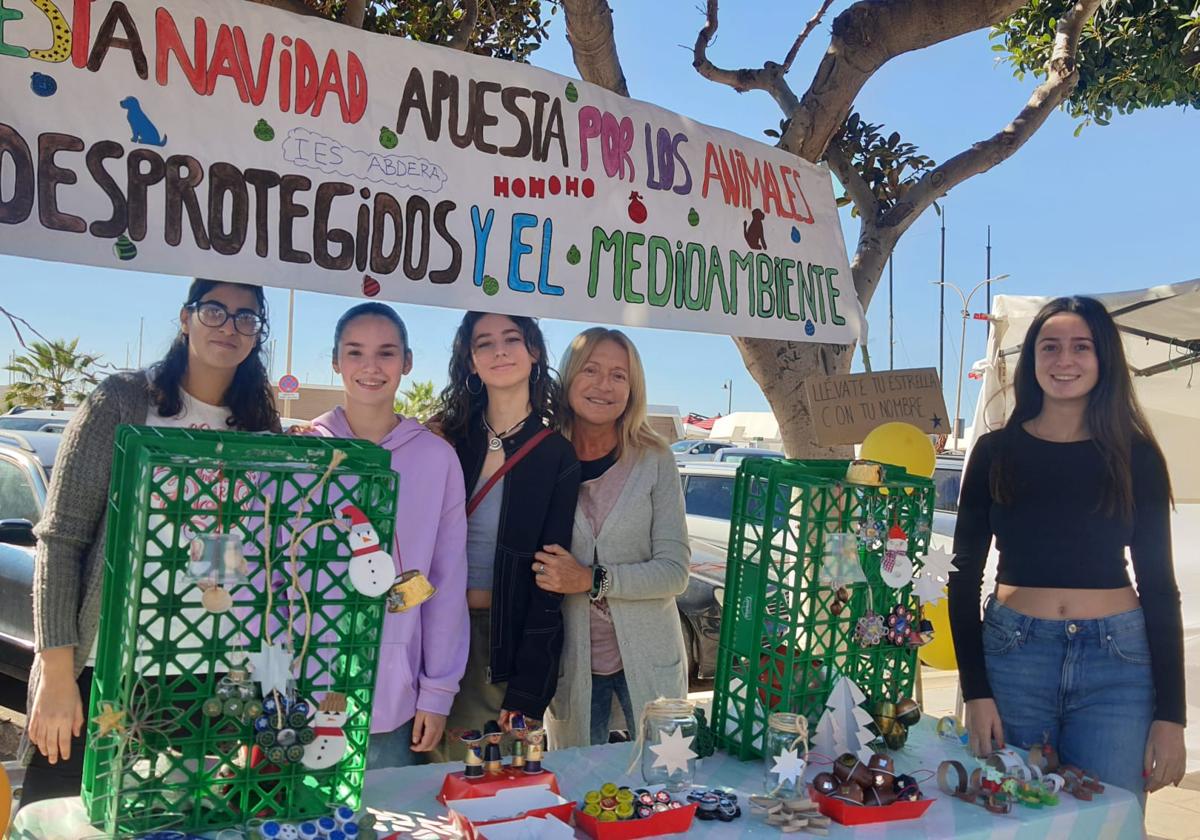 Alumnos del Abdera colaboran con una protectora de animales