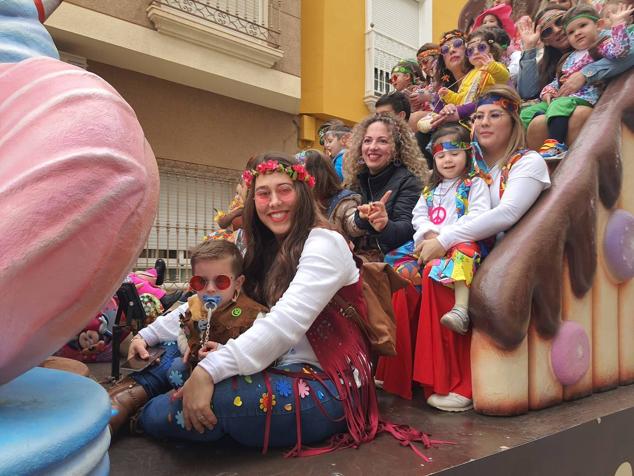 Fotos: Más de 2.000 niños toman las calles de Adra para disfrutar del Carnaval