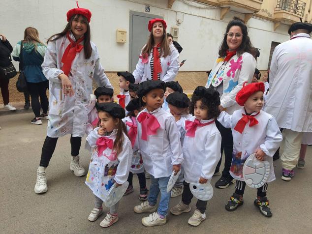 Fotos: Más de 2.000 niños toman las calles de Adra para disfrutar del Carnaval