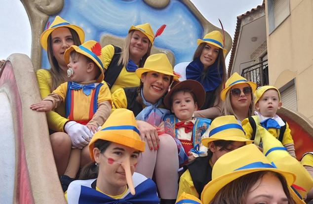 Fotos: Más de 2.000 niños toman las calles de Adra para disfrutar del Carnaval