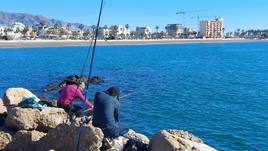 El Ayuntamiento de Adra cierra el año con más de 300 licencias de pesca recreativa