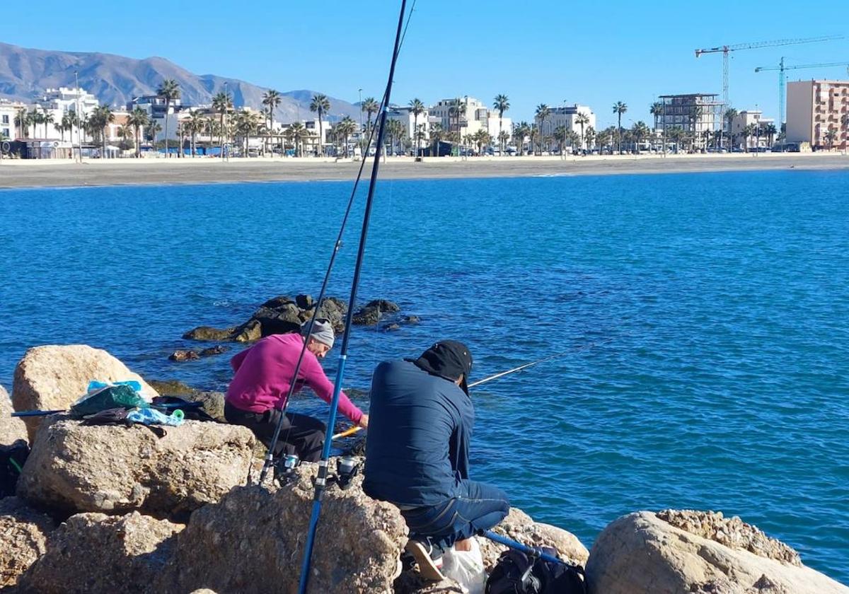 El Ayuntamiento de Adra cierra el año con más de 300 licencias de pesca recreativa