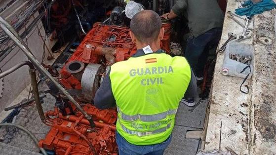 Contrata una empresa de Adra para robar el motor de un barco en el puerto de Motril