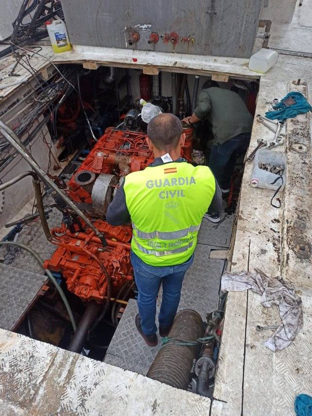 Contrata una empresa de Adra para robar el motor de un barco en el puerto de Motril