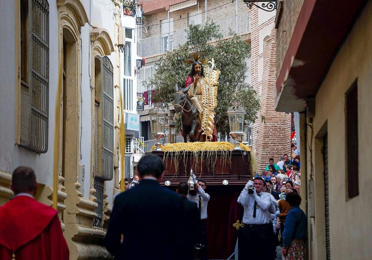 Adra comienza su Semana Santa con la presentación del cartel
