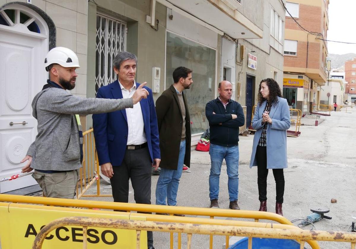 Comienza el adoquinado en Rambla de las Cruces