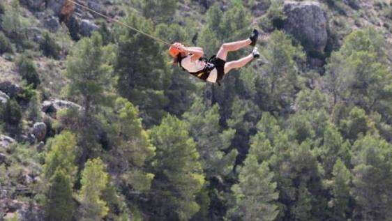 Continúa Adra en la Senda con puenting en Gádor