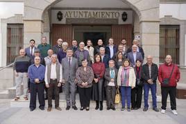 Adra reconoce con el escudo de la ciudad a veinte empleados municipales