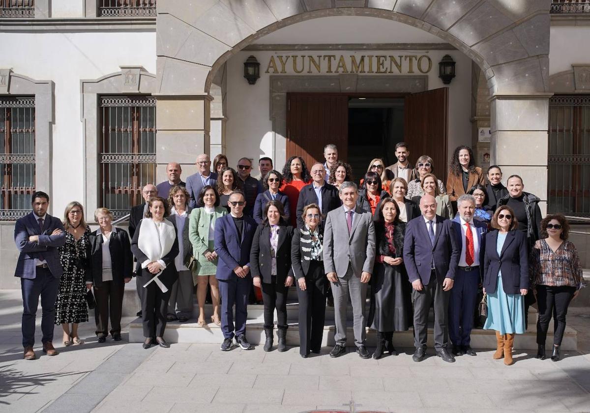 Veinte empleados toman posesión de su plaza pública en el Ayuntamiento