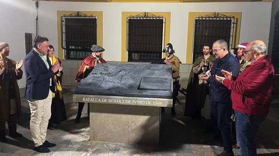 Berja integra en la calle Agua un relieve ilustrativo de la batalla de junio de 1569