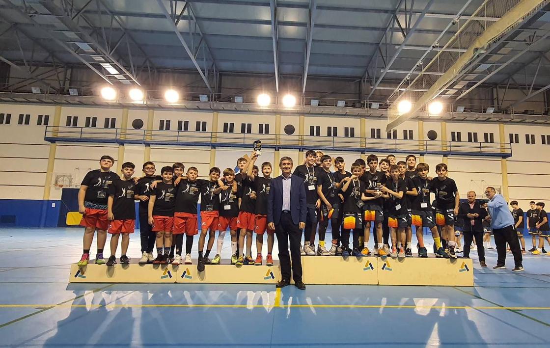 El baloncesto andaluz celebra el 28-F en Adra