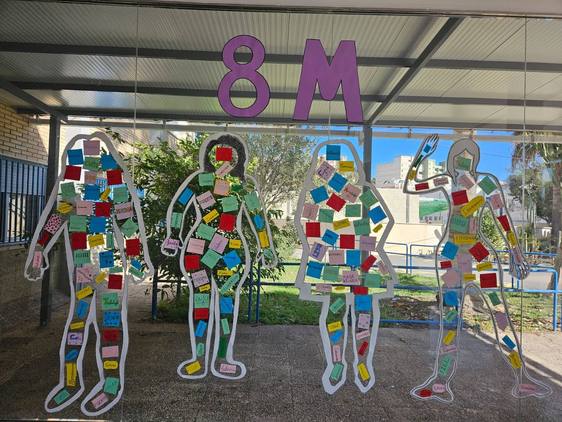Alumnos del Gaviota entrevistan a mujeres abderitanas por el 8-M