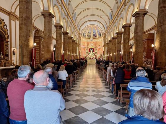 La Virgen de Gádor regresa a su ermita un día después de lo previsto