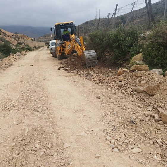 Dalías repara sus caminos rurales después de las últimas lluvias