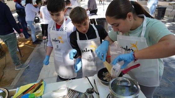 El 'volcán de verduras' consigue el primer premio del 'Masterchef virgitano'