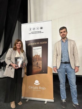 Francisco Cayuela presenta su última obra en el Teatro Municipal de Dalías