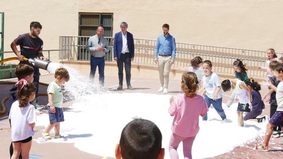 Bomberos del Poniente enseña a los niños a actuar en caso de emergencia