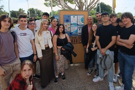 Estudiantes de Adra, en el proyecto Mi Playa Bonica
