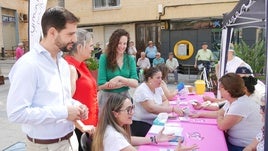 Farmacia Espejo toma la tensión de los vecinos a pie de calle