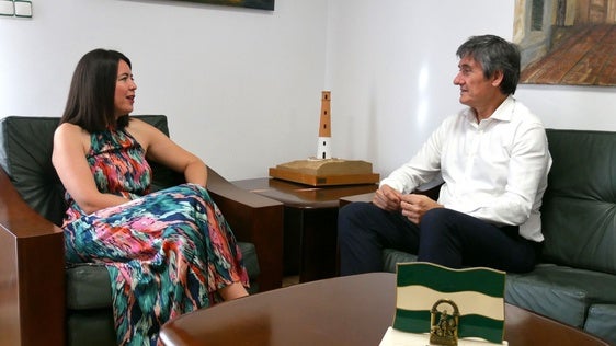 Adra, orgullosa de la «carrera impecable» de Elisabet Suárez
