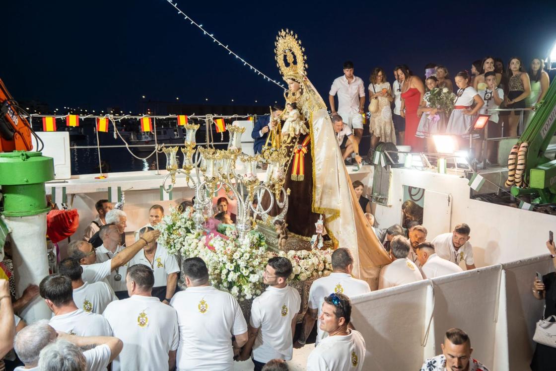 Adra venera a su Virgen del Carmen