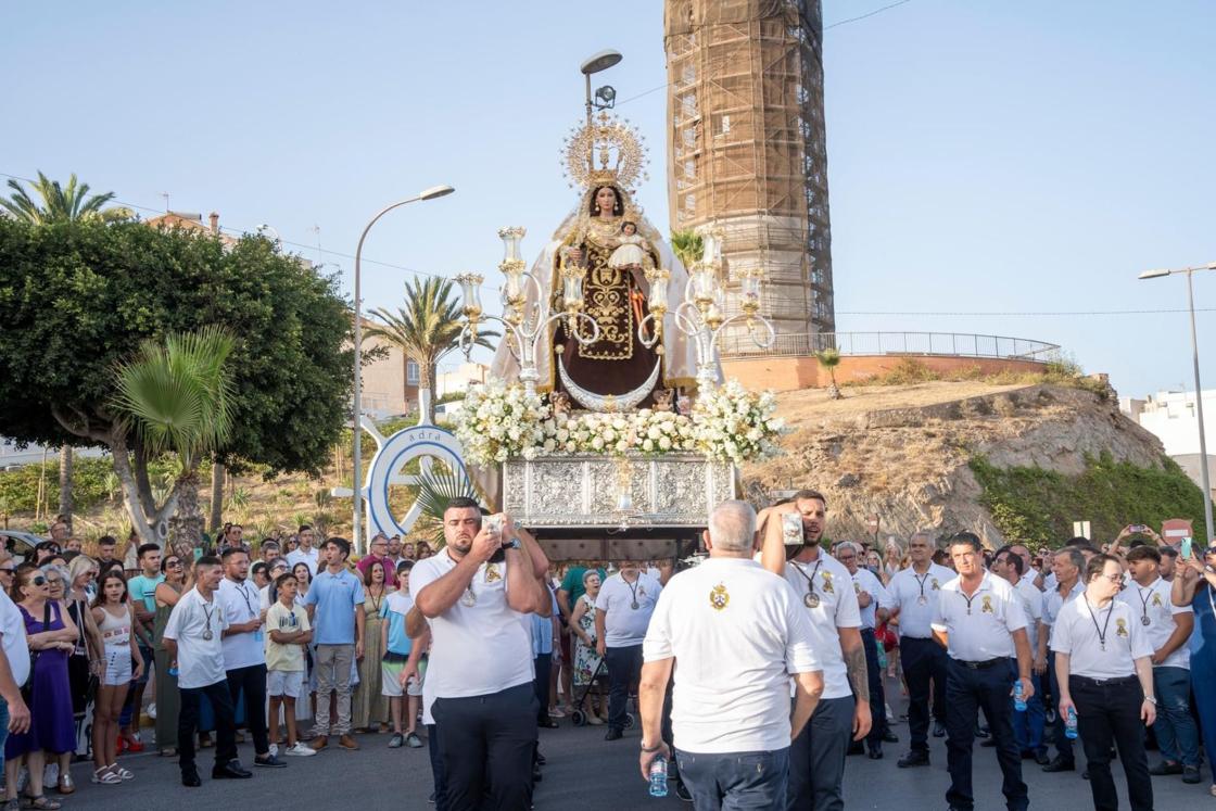 Adra venera a su Virgen del Carmen