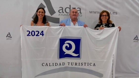 Cuatro playas de Adra acreditan su «excelencia» con la 'Q de Calidad Turística'