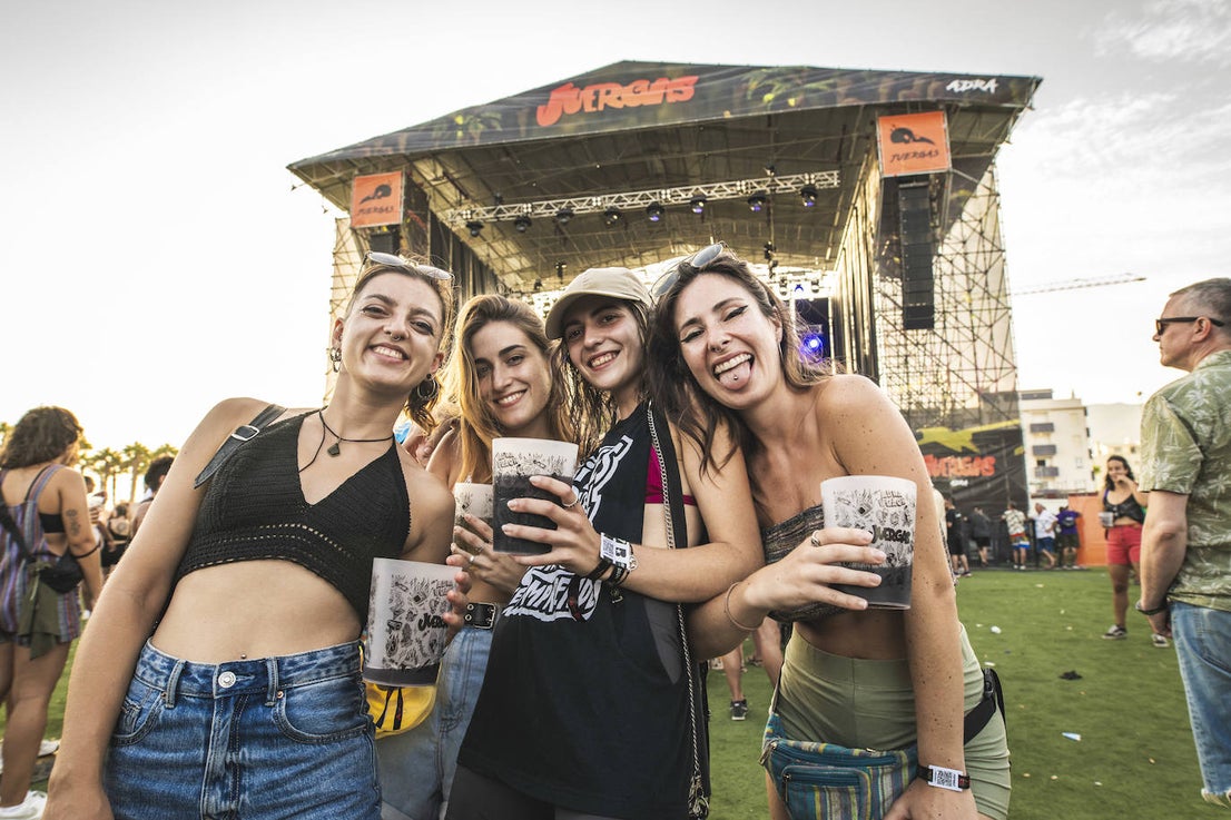 Continúa la fiesta del rock y la juerga en Adra