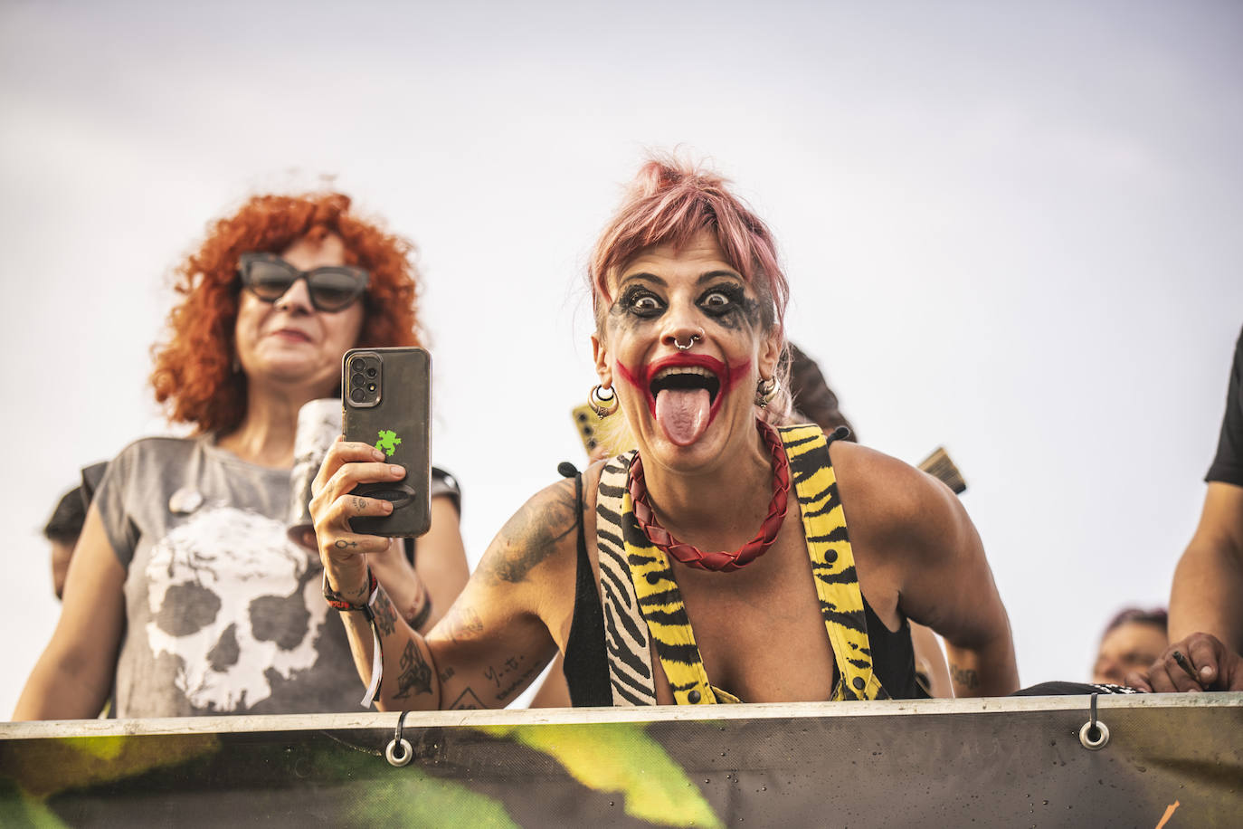 Continúa la fiesta del rock y la juerga en Adra