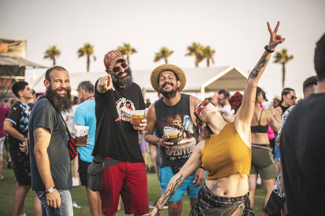 Continúa la fiesta del rock y la juerga en Adra