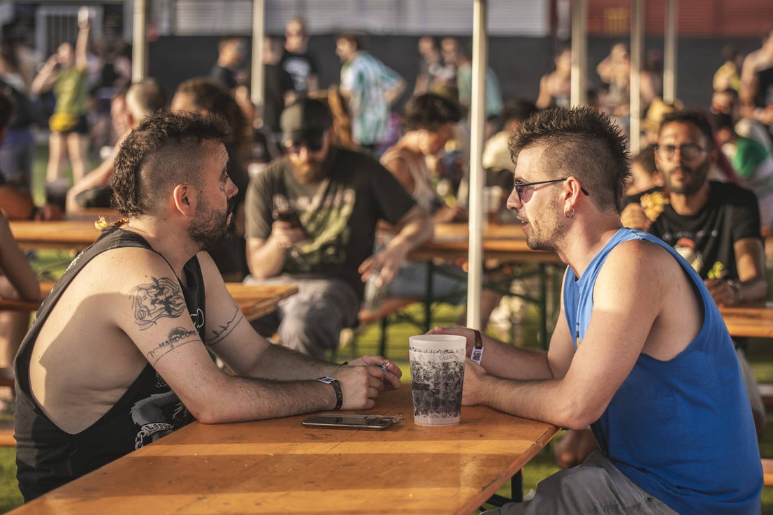Continúa la fiesta del rock y la juerga en Adra