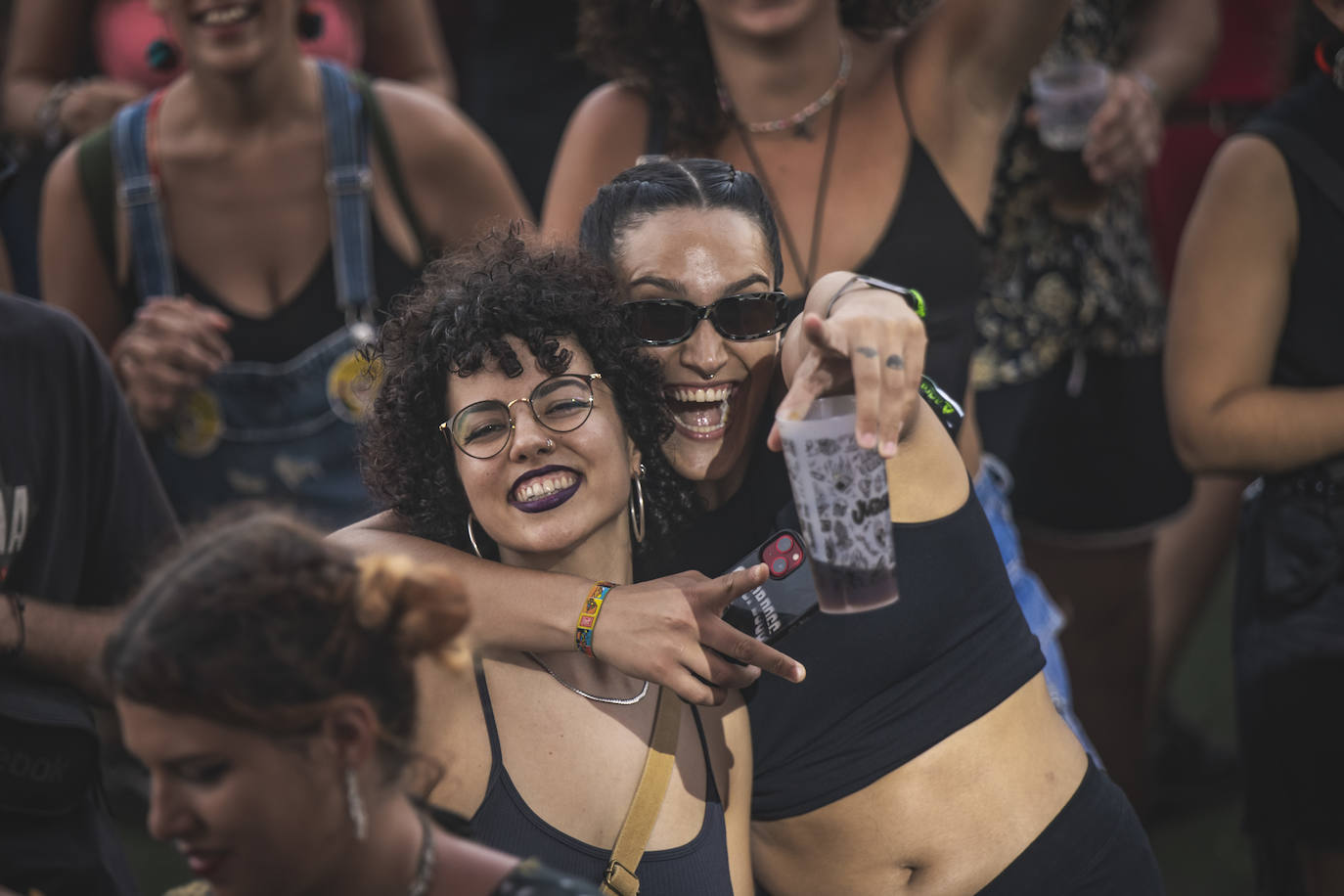 Continúa la fiesta del rock y la juerga en Adra