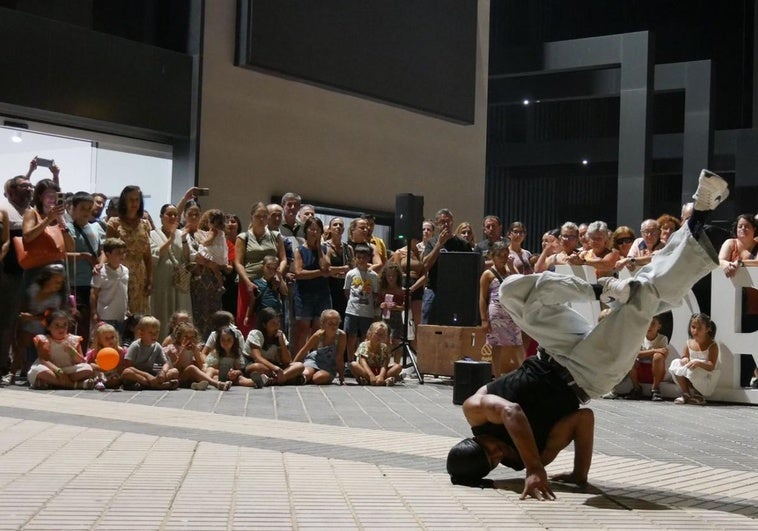 Adra 'pierde el sueño' en la última edición de la Noche en Vela