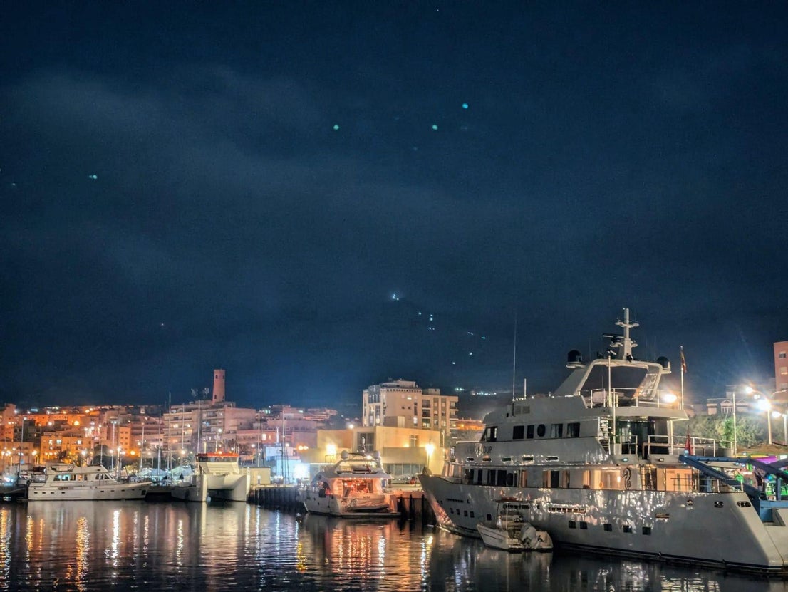 La Superluna de Esturión, desde el 'balcón' de Adra