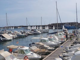 Sardinas al carbón y música en directo, en el Club Náutico
