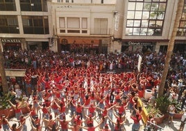 Arrancan las Fiestas de Adra 2024 con el tradicional 'Flashmob' por parte de las escuelas de baile