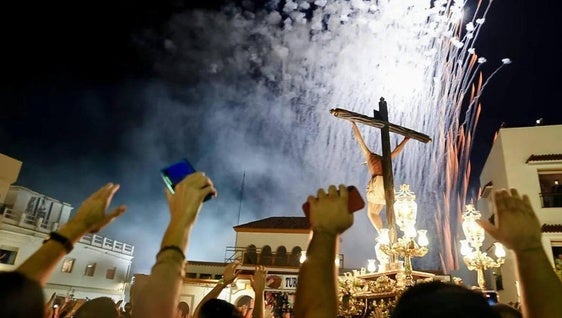 El 'día grande' del Cristo de la Luz abarrota las calles de Dalías con 300.000 peregrinos