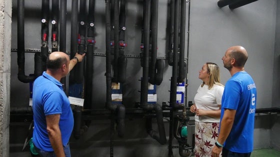 Adra renovará las calderas y el sistema de agua caliente en la piscina municipal