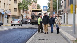 Adra renueva la pavimentación de la avenida del Mediterráneo y de la calle Panamá