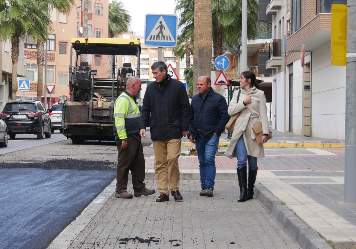 Adra renueva la pavimentación de la avenida del Mediterráneo y de la calle Panamá